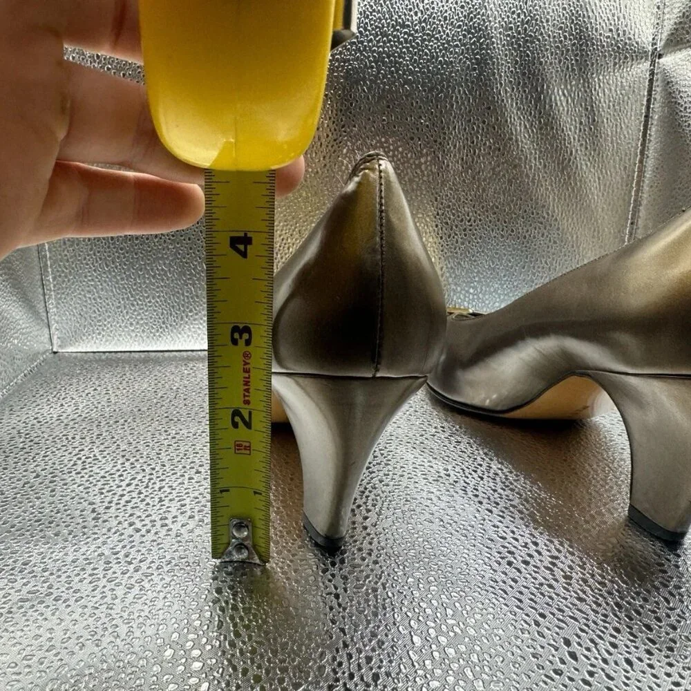 RARE 🚀 Salvatore Feragamo womens‎ Gold pumps 8.5 vintage heels shoes